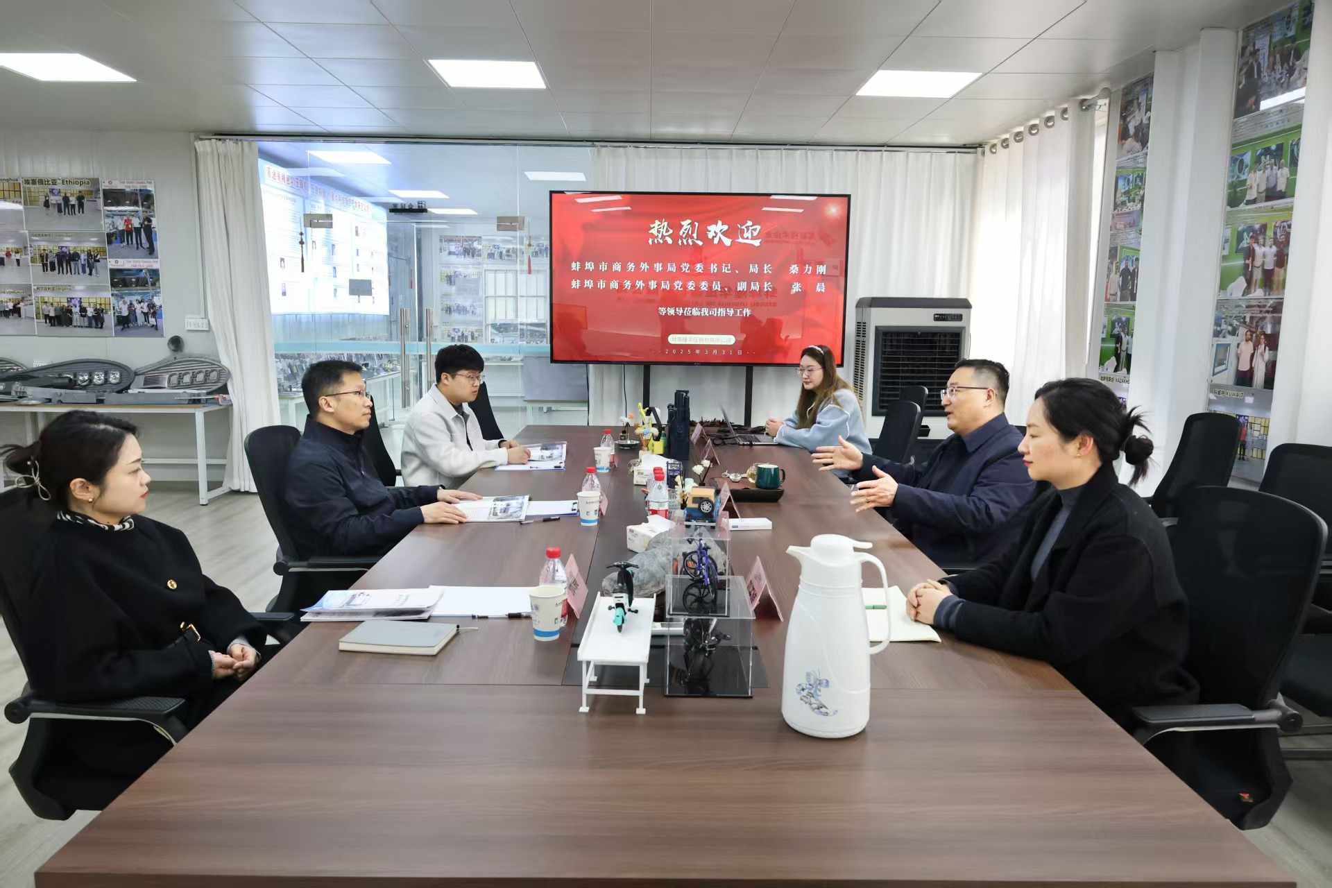  蚌埠市商務(wù)和外事局領(lǐng)導(dǎo)們蒞臨隆華科技—共同交流拓展國(guó)際市場(chǎng)